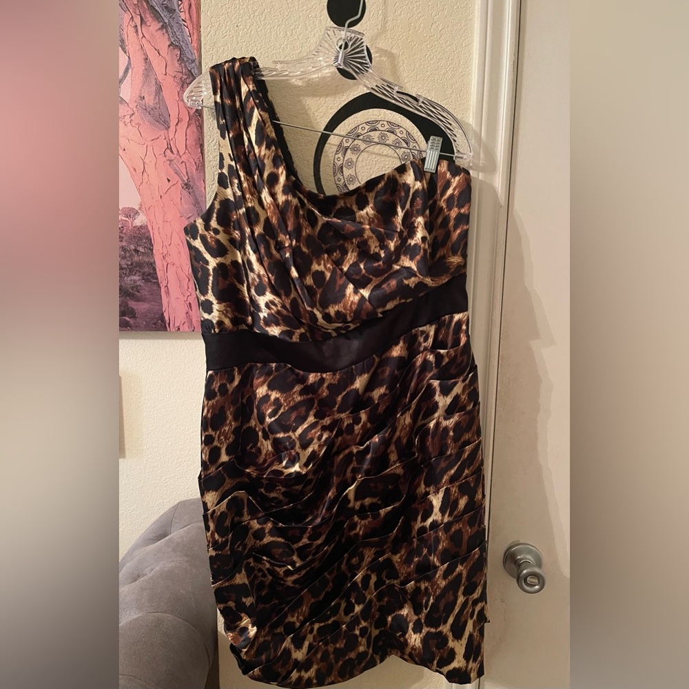 Snap Plus Size Womens zipper sides animal print cold shoulder dress size 16W pre